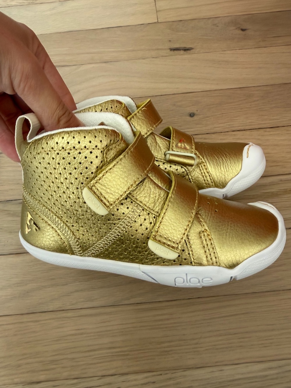 NIB PLAE MAX gold high top Kids Sneakers new size 11